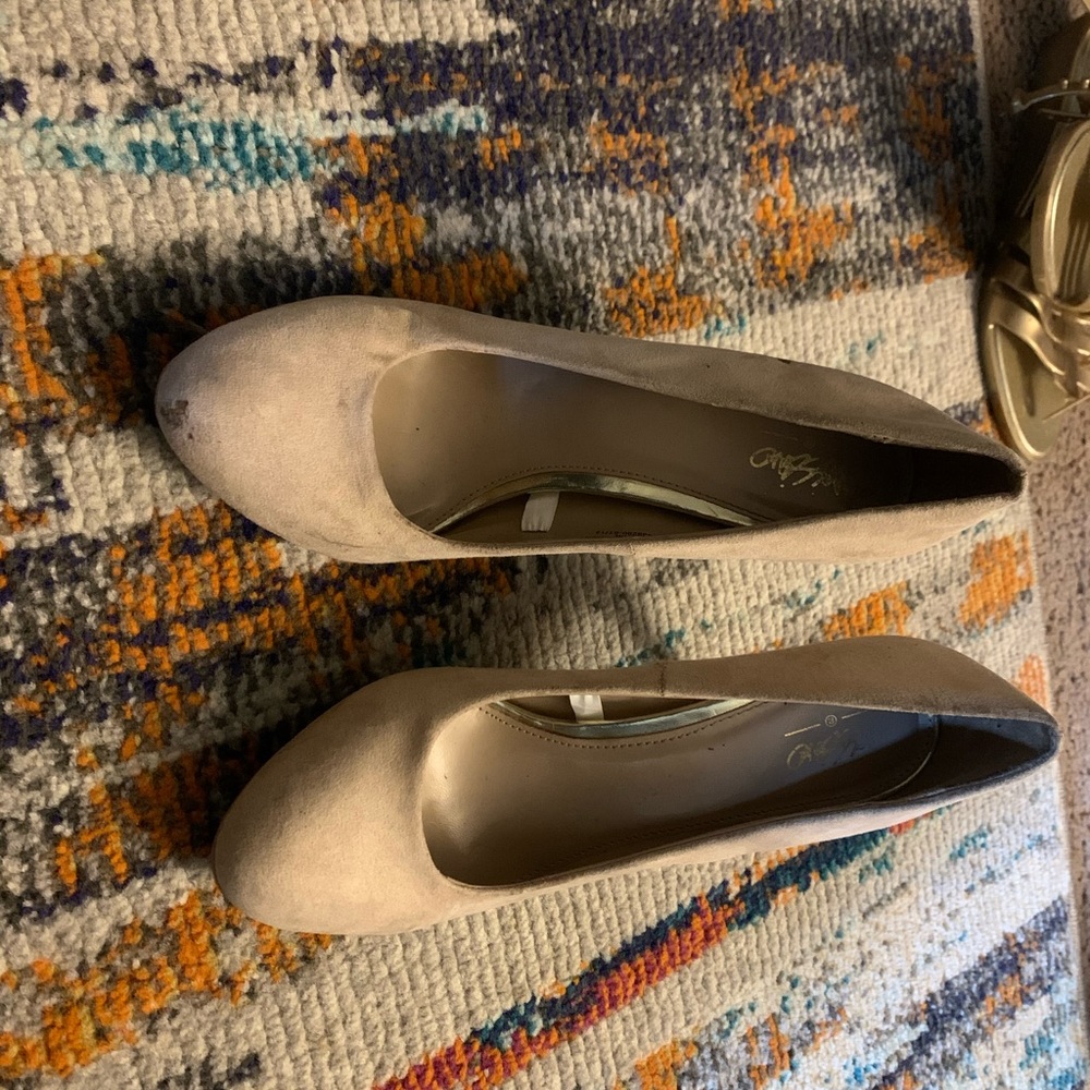 Women’s pumps
